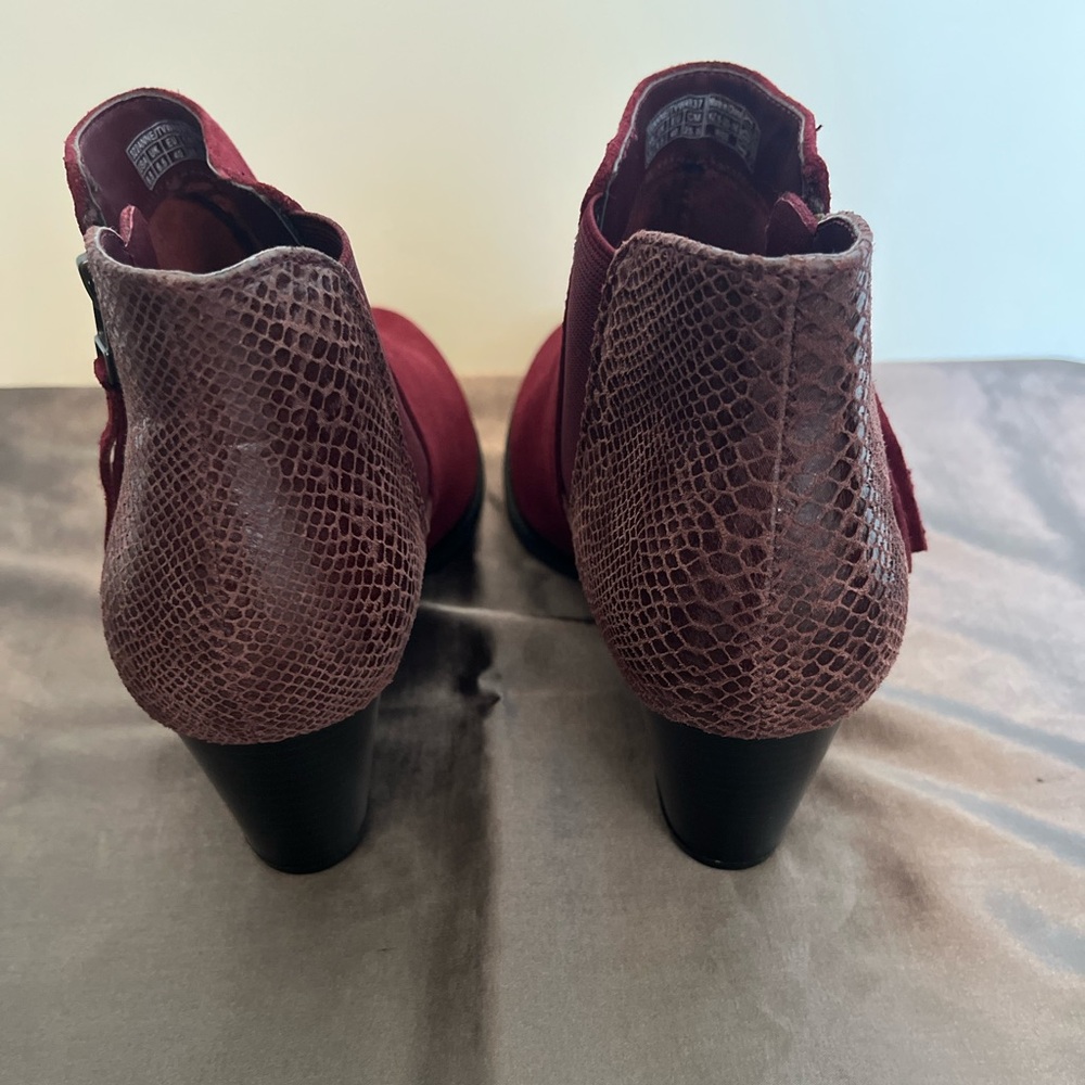 Vionic Anne heeled booties - Picture 4 of 9